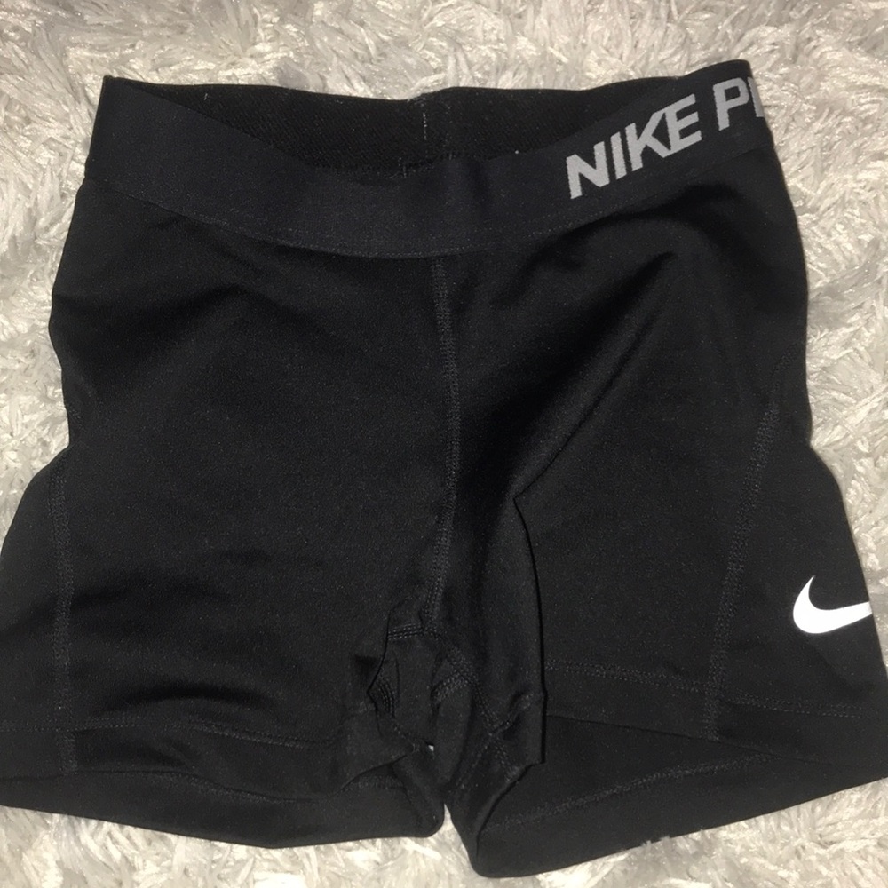 BLACK NIKE PRO SHORTS